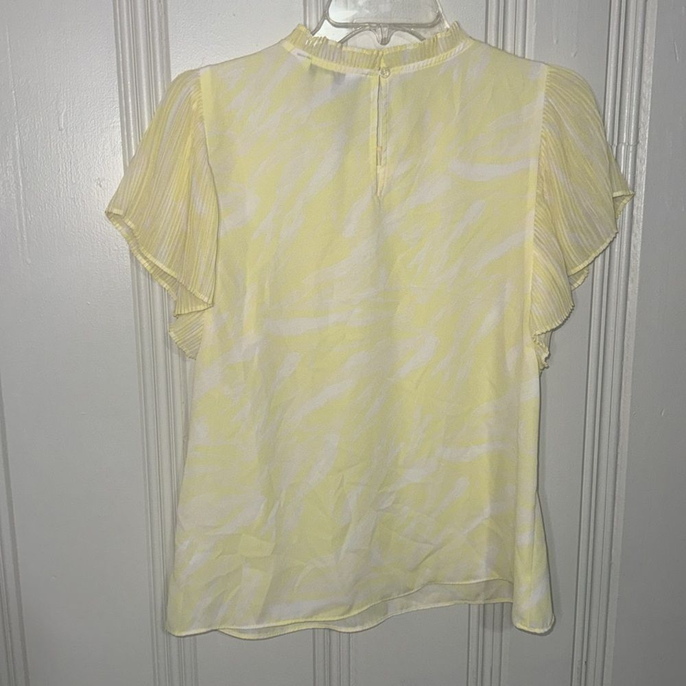 Yellow and White Nine West blouse Size Medium - Picture 5 of 5